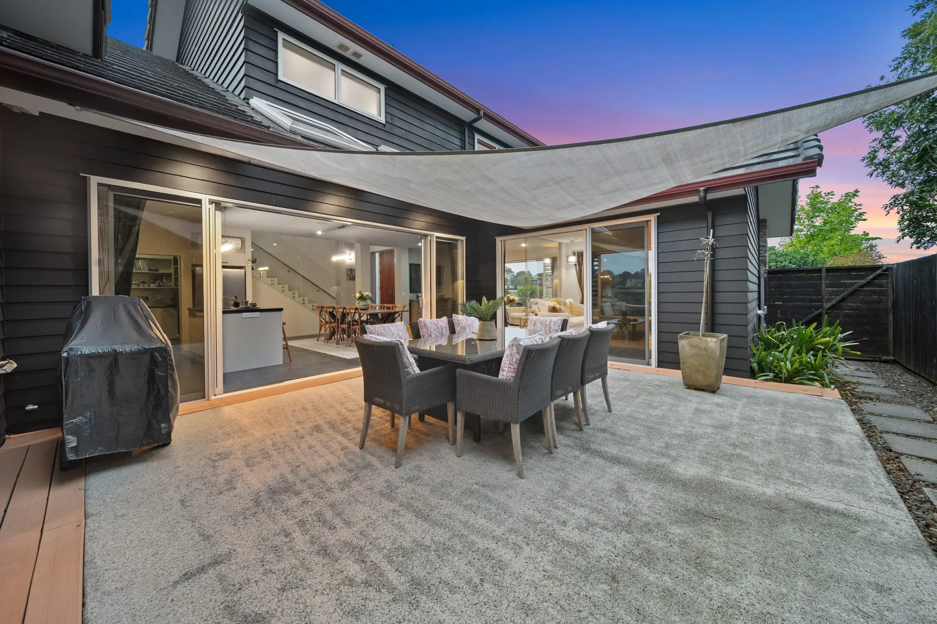 real-estate-photography-auckland-twilight-photography-sitout