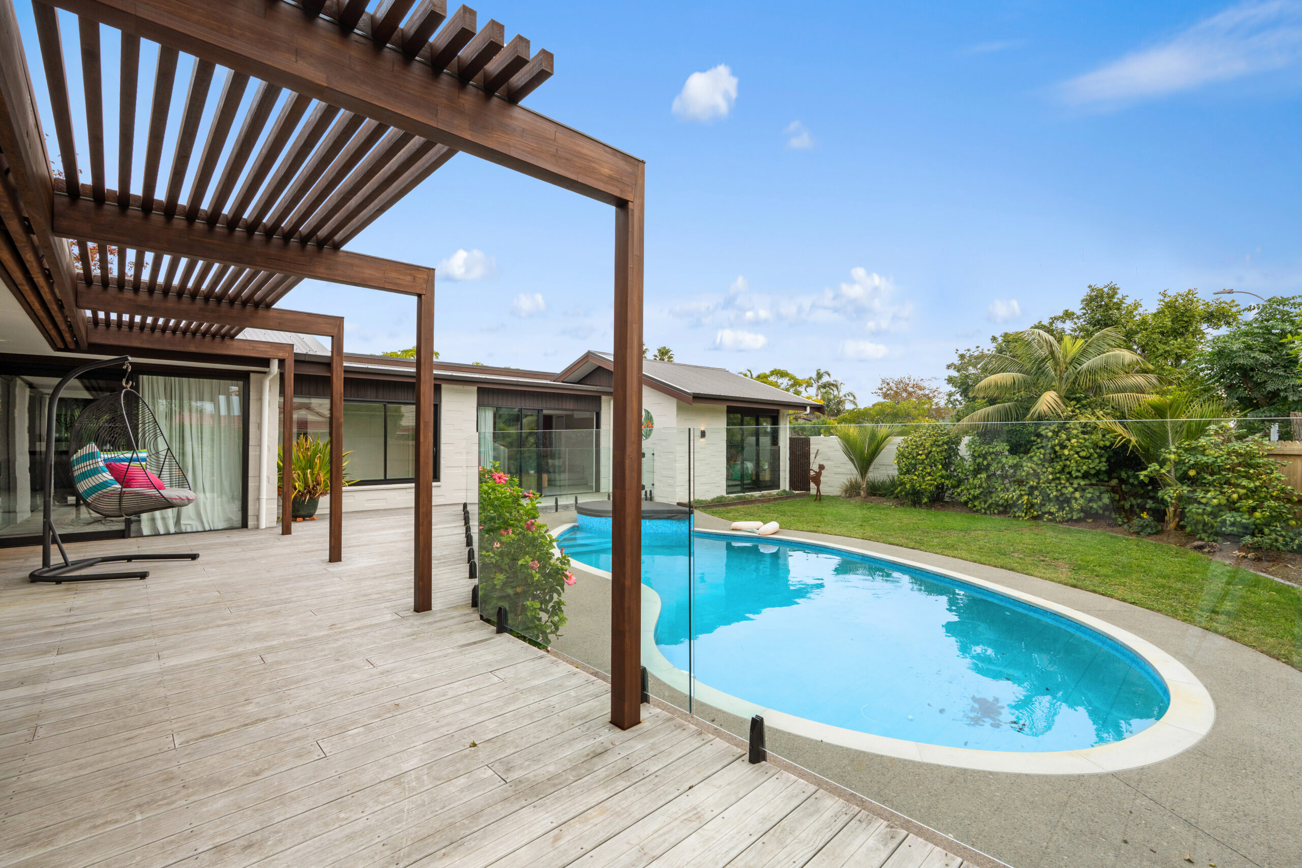 real-estate-photography-auckland-master-swimming-pool