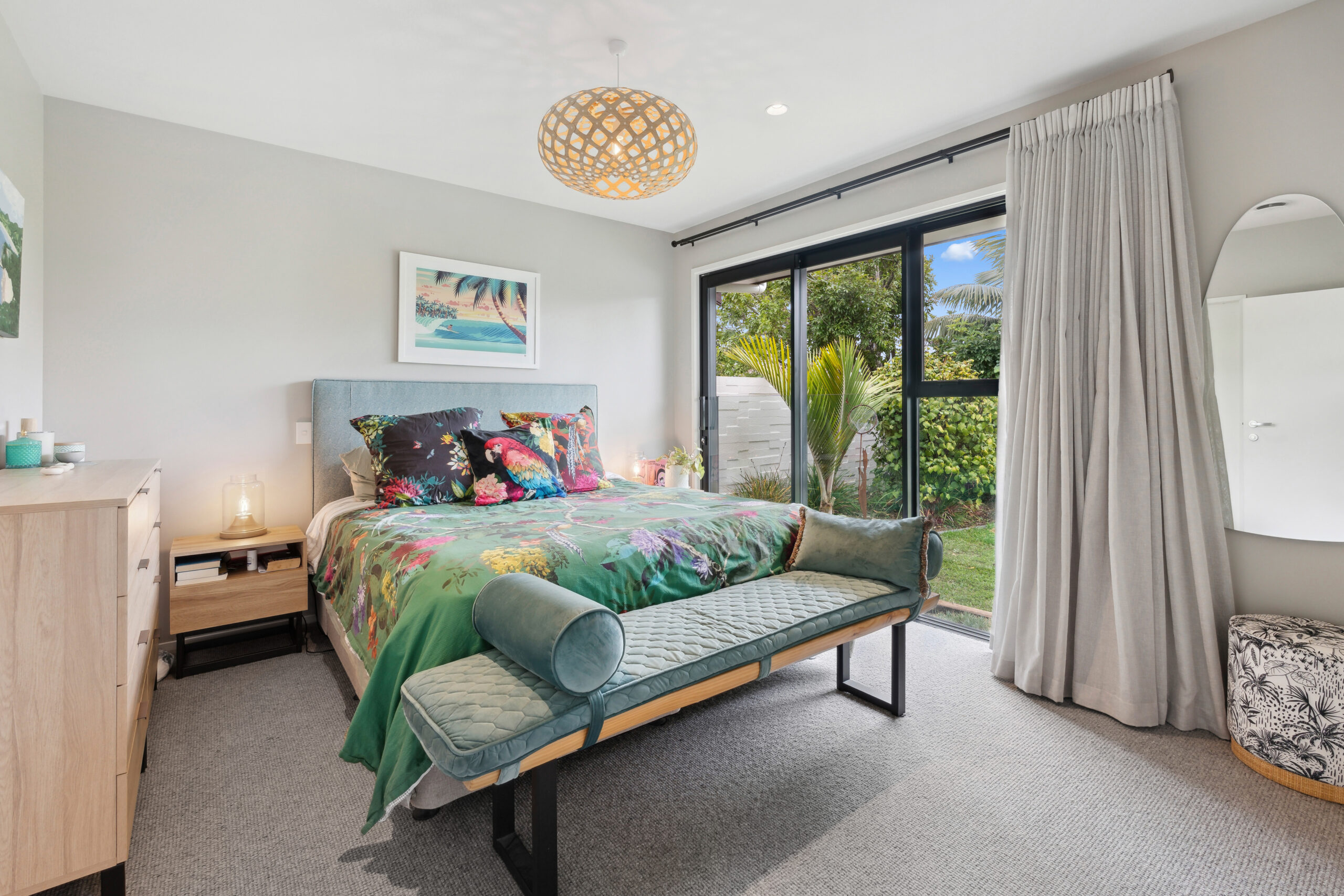 real-estate-photography-auckland-modern-bedroom-2